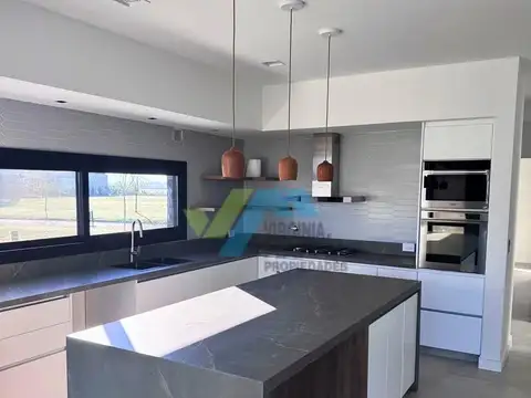 Casa en Alquiler en Puertos - Barrio Costas, USD 3.900