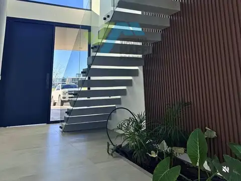 Casa 5 ambientes con 5 baños