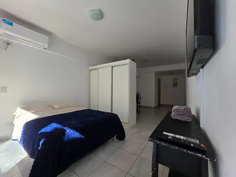 VENTA. MONOAMBIENTE PATIO Y  JARDÍN. PARQUE CHAS