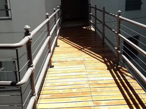 EXCELENTE OFICINA CON COCHERA Y VISTA AL DIQUE