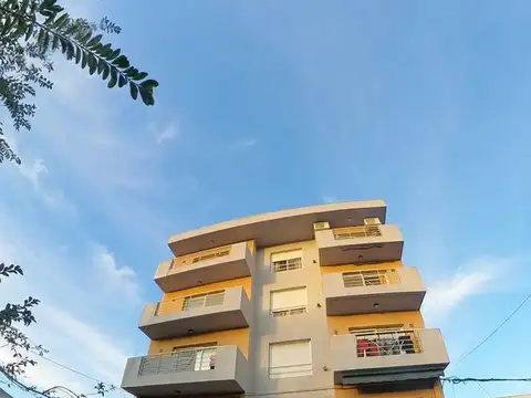 Departamento semi centrico con cochera