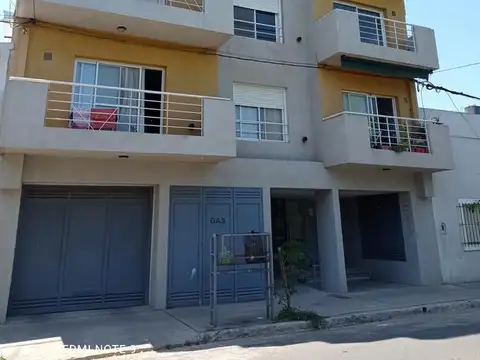 Departamento semi centrico con cochera