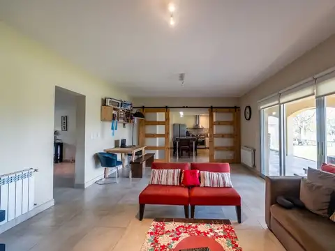 Casa 5 ambientes con 2 baños