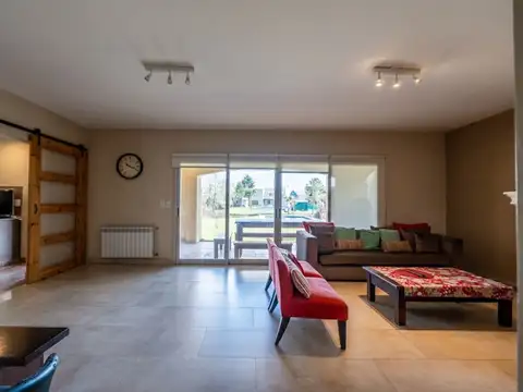 Venta Casa a la laguna en Barrio Santa Catalina