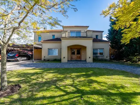 Venta Casa a la laguna en Barrio Santa Catalina