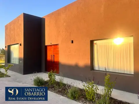 Excelente Casa en Venta Medal country Club Pilar s/uno de los mejores lotes al golf