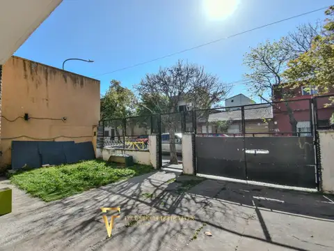 VENTA - CASA MULTIFAMILIAR - CUATRO AMBIENTES - FONDO - TERRAZA - COCHERA - VILLA LUGANO