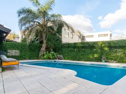 ESPECTACULAR CASA 7 AMBIENTES EN LA MEJOR ZONA DE ACASSUSO: GRAN JARDÍN, PILETA Y QUINCHO