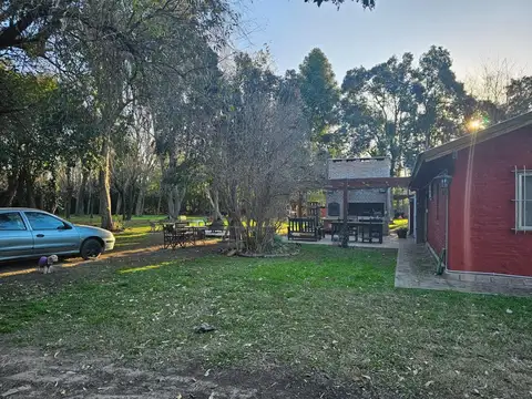 Chacra con varias dependencias en Cuartel 8