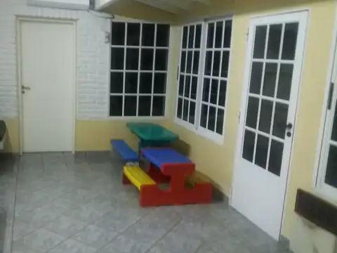 Casa 3 ambientes con 2 baños