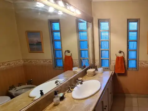 EN VENTA EN PALOMAR GRAN CHALET EN DOS PLANTAS EN LOTE DE 425M2, CUB. 283, SEMIC. 22 - FICHA 8313