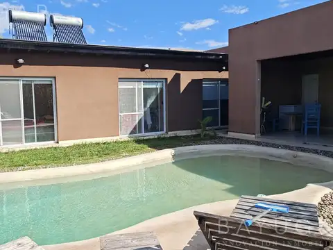 Casa en Venta con 6 cocheras