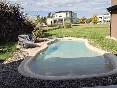 Casa 5 ambientes con 3 baños