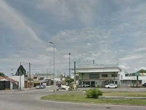 ESTACION DE SERVICIO CERRADA - Autopista Dellepiane - Capital Federal