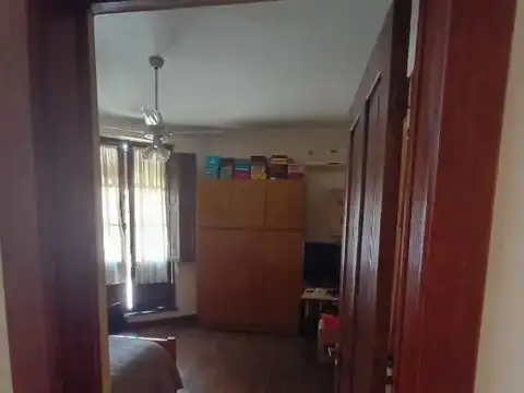 Casa 6 ambientes con 2 baños