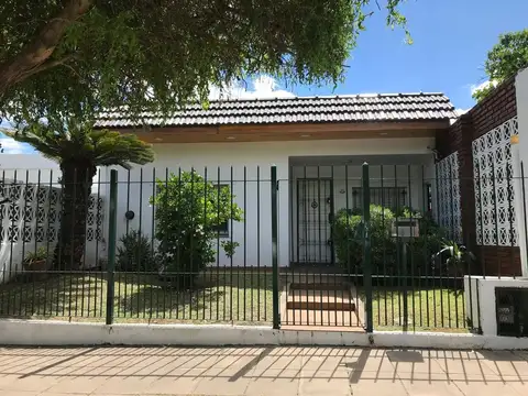 VENTA CASA 6 AMBIENTES LIBERTAD MERLO