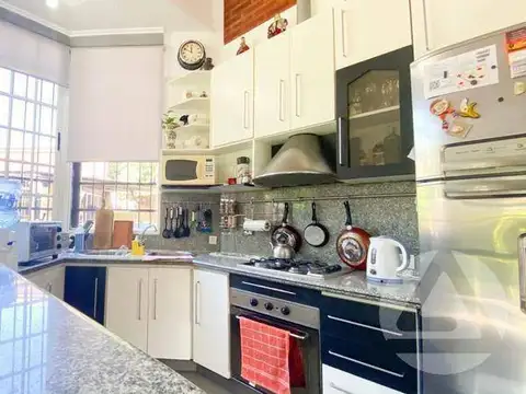 Casa 4 ambientes con 3 baños