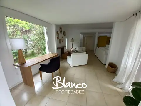 Casa 4 ambientes con 4 baños