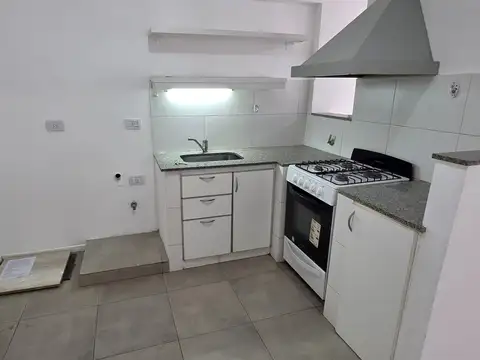 MONOAMBIENTE DE 32 M2 CON BALCÓN Y BAULERA, ORIENTACIÓN ESTE, EN PLENO CENTRO COMERCIAL DE CASEROS