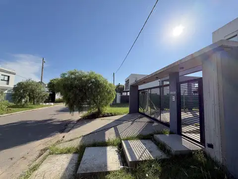 Casa en Venta en Manuel B Gonnet, USD 237.000