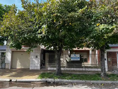 SE VENDE PROPIEDAD TIPO CASA A MODERNIZAR CON POSIBILIDAD DE DOS DORMITORIOS