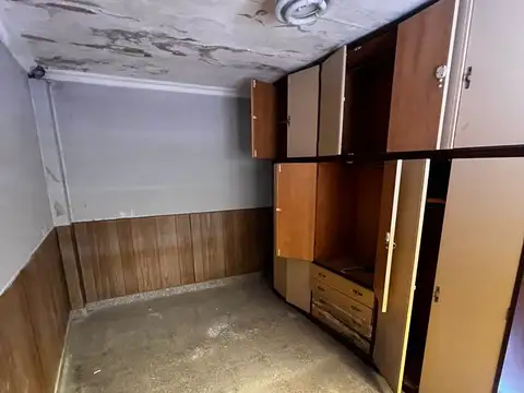 SE VENDE PROPIEDAD TIPO CASA A MODERNIZAR CON POSIBILIDAD DE DOS DORMITORIOS