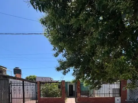 CASA EN VENTA - VILCAPUGIO Nº 727 SAN LORENZO