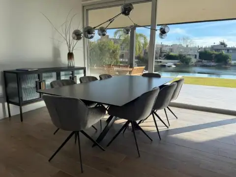 Casa en Alquiler Temporal con 3 cocheras