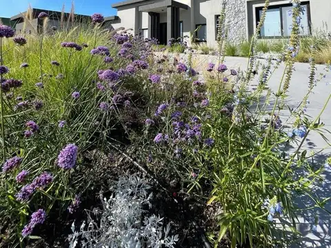 Casa 7 ambientes con 4 baños