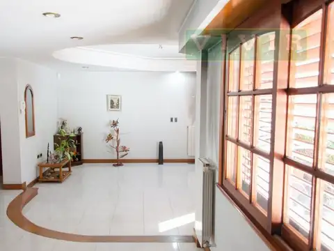 Casa 7 ambientes con 10 baños
