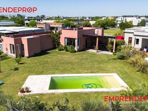 Casa en barrio San Ramiro, Pilar del Este