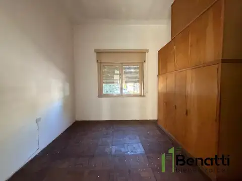 Casa cuatro ambientes + local en esquina en alquiler