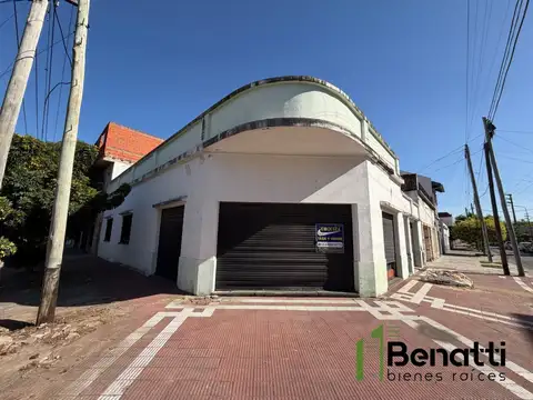Casa cuatro ambientes + local en esquina en alquiler