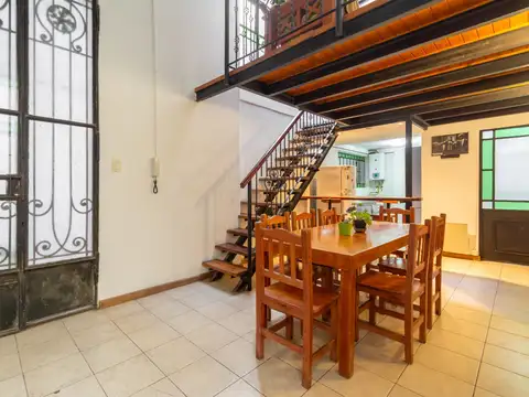 Gran PH de 6 ambientes en Almagro en venta