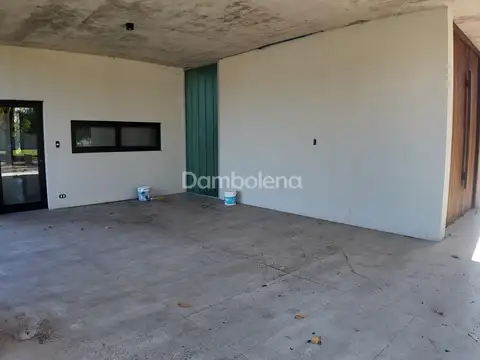Casa 5 ambientes con 4 baños