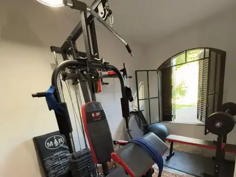 Casa en Venta con 3 cocheras