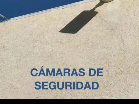 Casa 11 ambientes con 2 baños