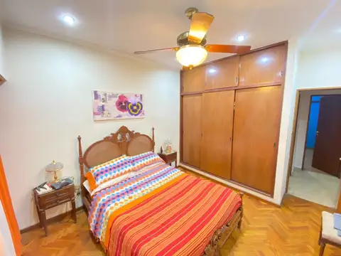 Casa 5 ambientes con salón de usos múltiples y jardín. APTA CREDITO. ESCUCHA OFERTA