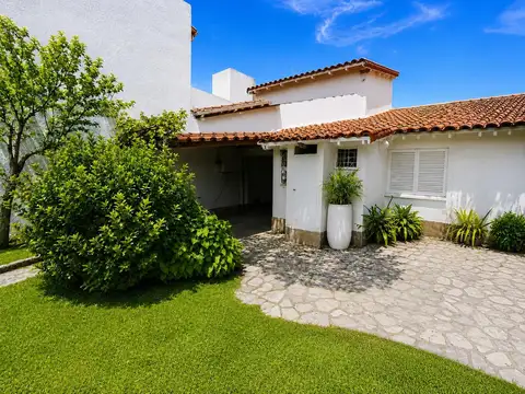 Casa en Barrio Parque Saavedra. Lote 350 mt