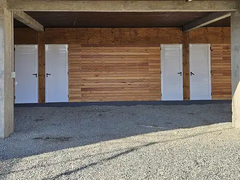 Venta de cochera + baulera en Haakon Urbano.