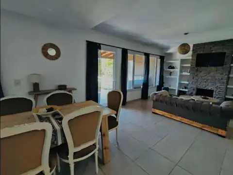 Casa en Alquiler de 3 dormitorios