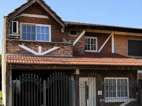 Casa en venta c/ cochera en Monte Grande