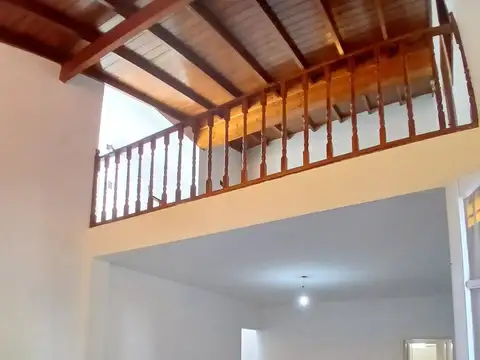 Casa en Venta con 3 cocheras