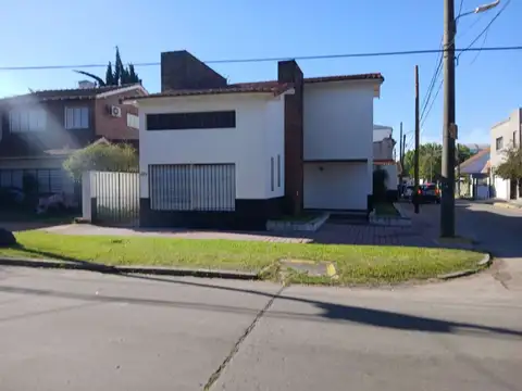 Casa Imperdible 5 ambientes en gran zona Banfield