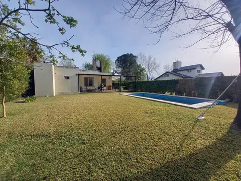 Casa con pileta y parque - Bo Pque Pellegrini 3 - Pilar