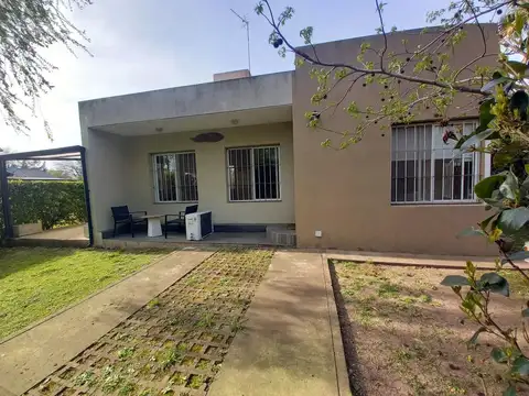 Casa con pileta y parque - Bo Pque Pellegrini 3 - Pilar