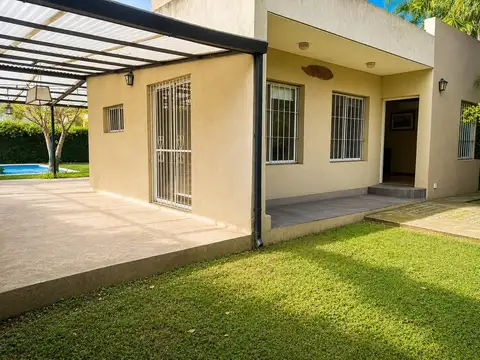 Casa con pileta y parque - Bo Pque Pellegrini 3 - Pilar
