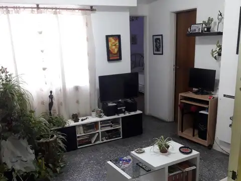 DEPTO 2 AMB - PISO 1 POR ESCALERA