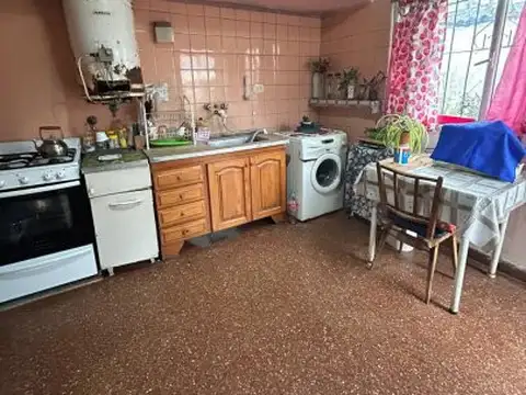 VENTA CASA A RECICLAR-BELLA VISTA