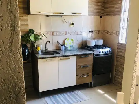 Venta casa 2 Dormitorios, Patio y Garage Cerro